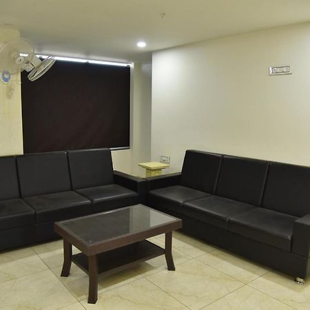 Hotel Savera Inn Morbi Екстериор снимка