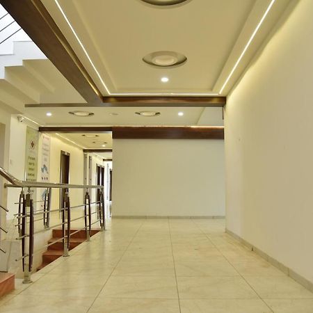 Hotel Savera Inn Morbi Екстериор снимка