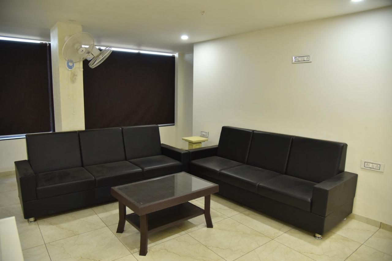 Hotel Savera Inn Morbi Екстериор снимка