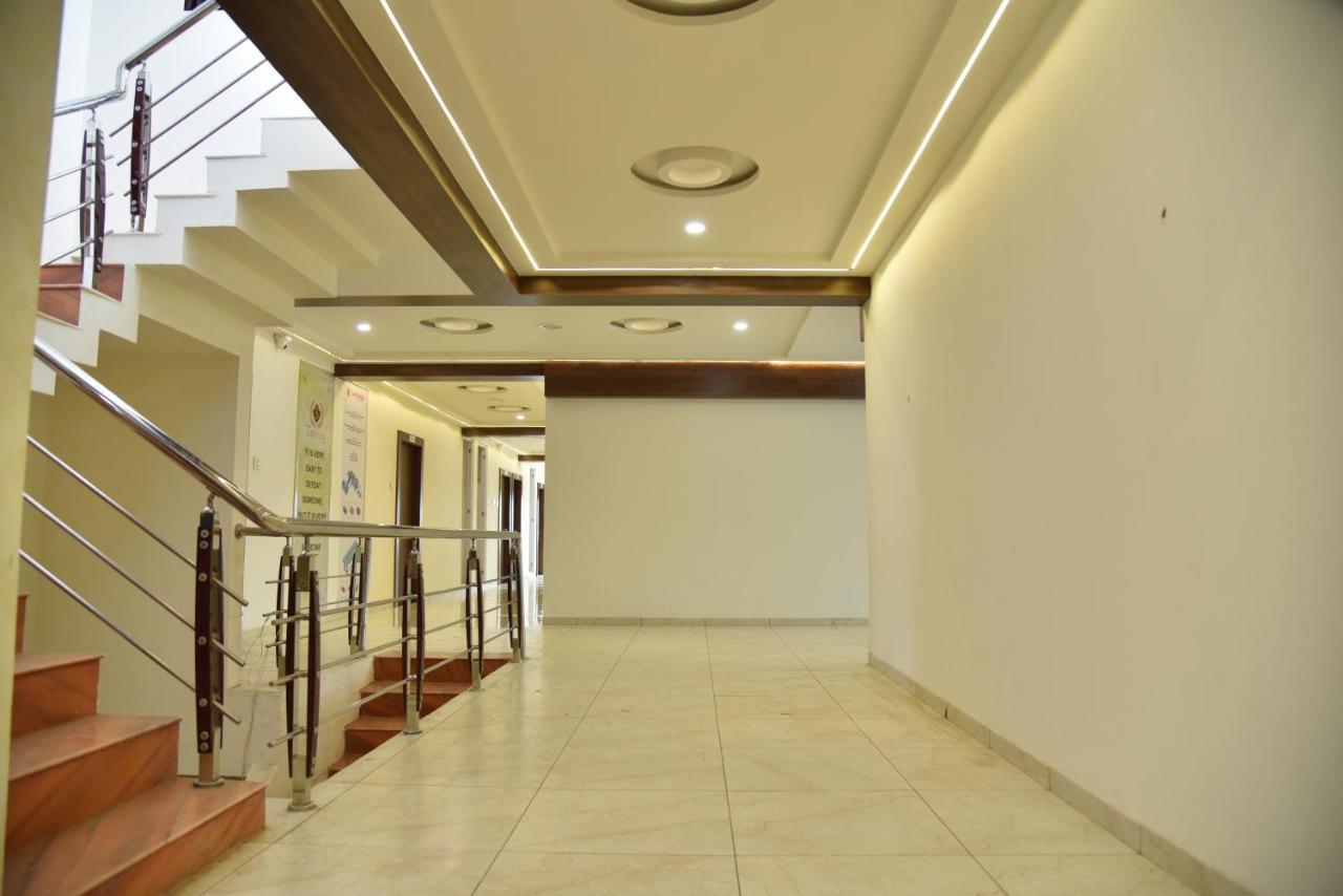 Hotel Savera Inn Morbi Екстериор снимка