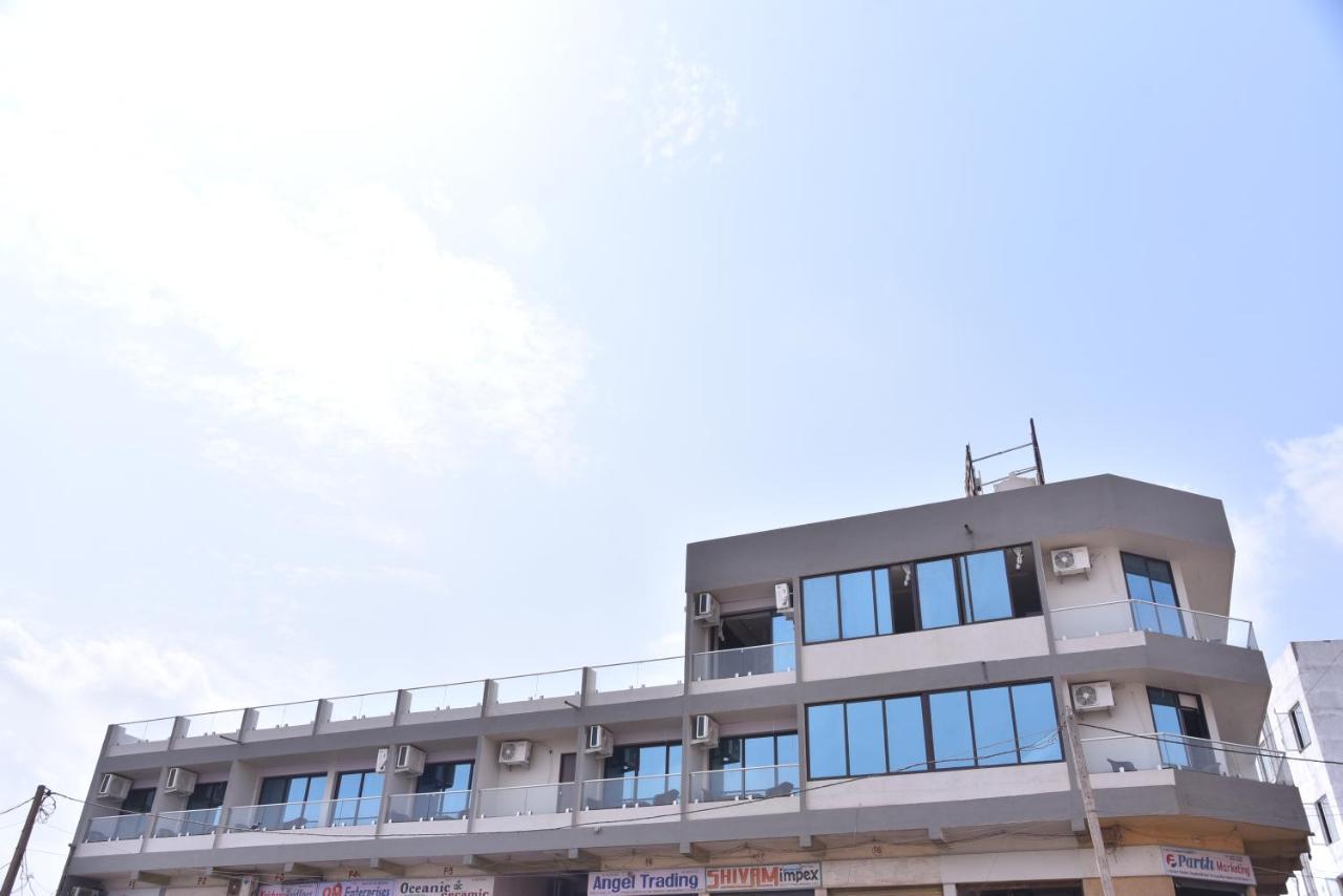 Hotel Savera Inn Morbi Екстериор снимка
