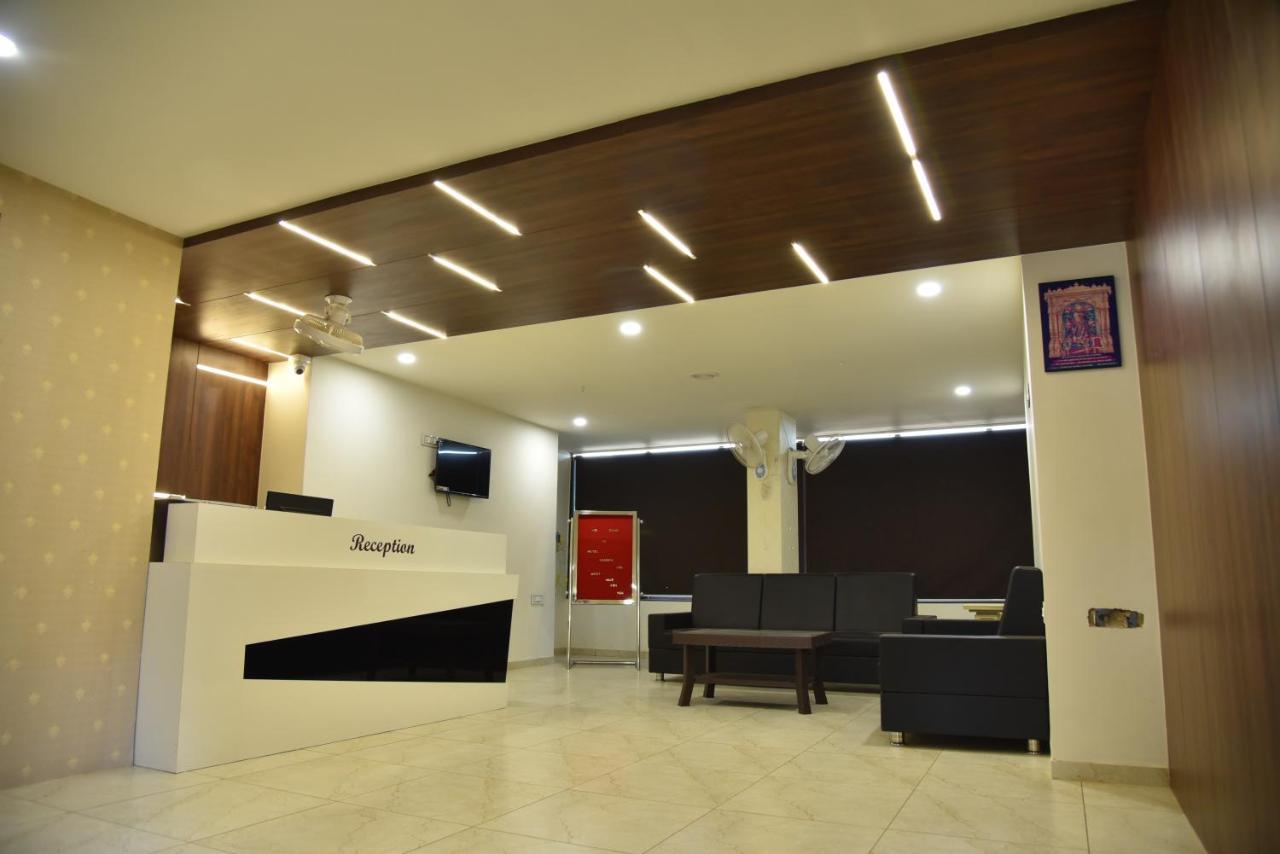 Hotel Savera Inn Morbi Екстериор снимка