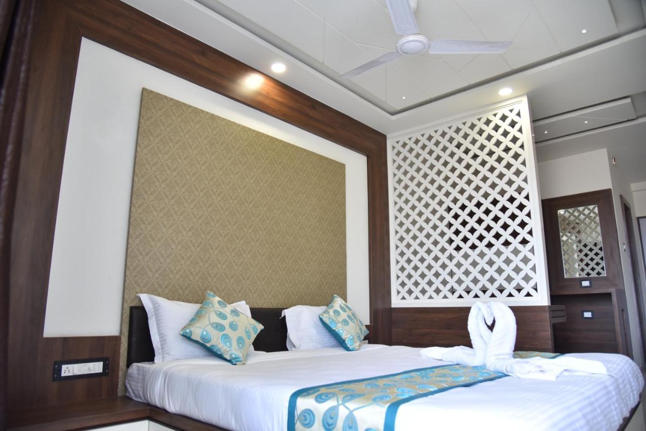 Hotel Savera Inn Morbi Екстериор снимка