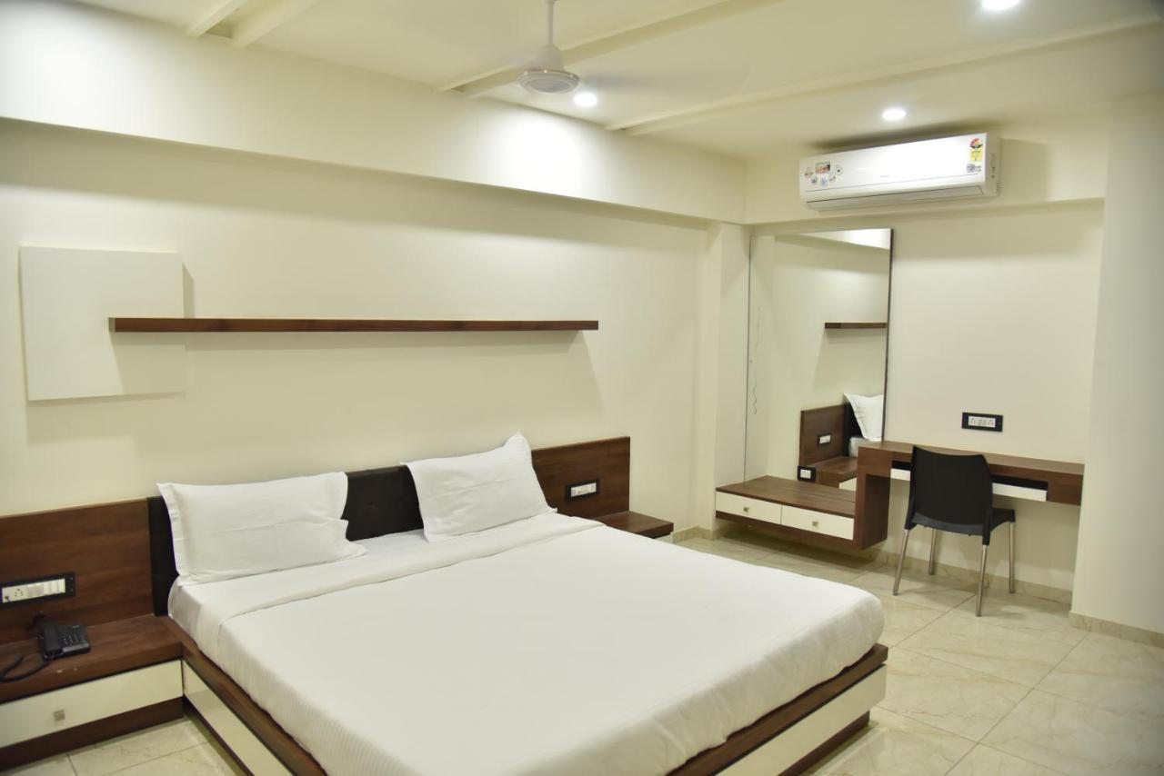 Hotel Savera Inn Morbi Екстериор снимка