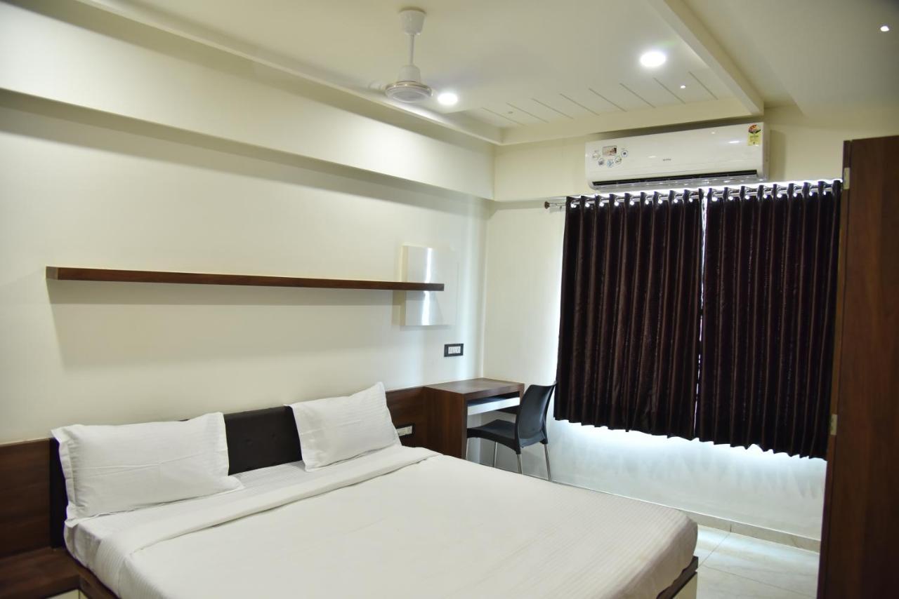 Hotel Savera Inn Morbi Екстериор снимка