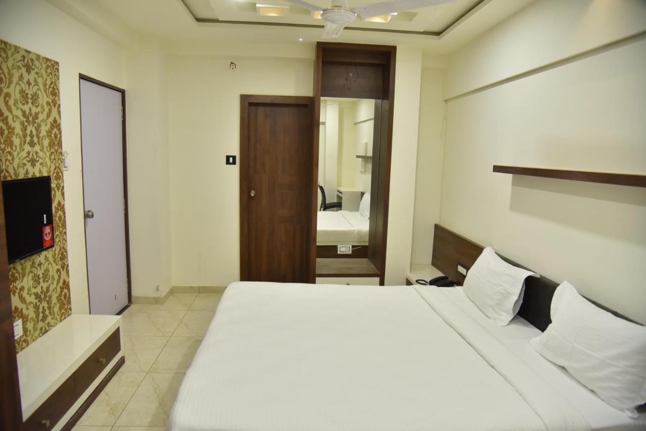 Hotel Savera Inn Morbi Екстериор снимка