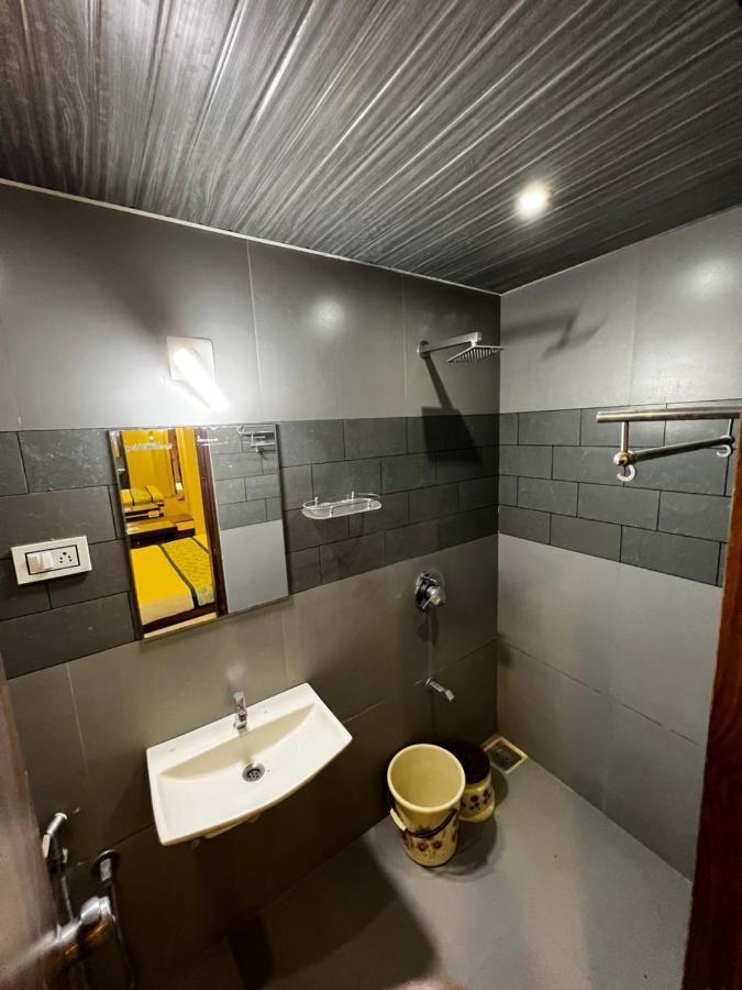 Hotel Savera Inn Morbi Екстериор снимка
