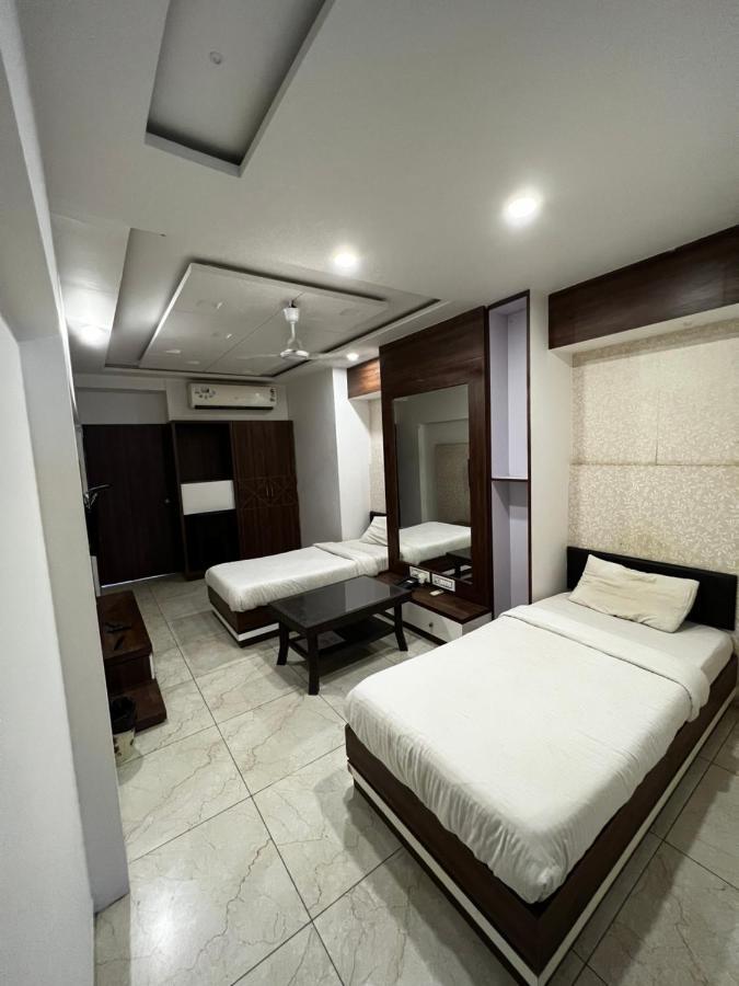 Hotel Savera Inn Morbi Екстериор снимка