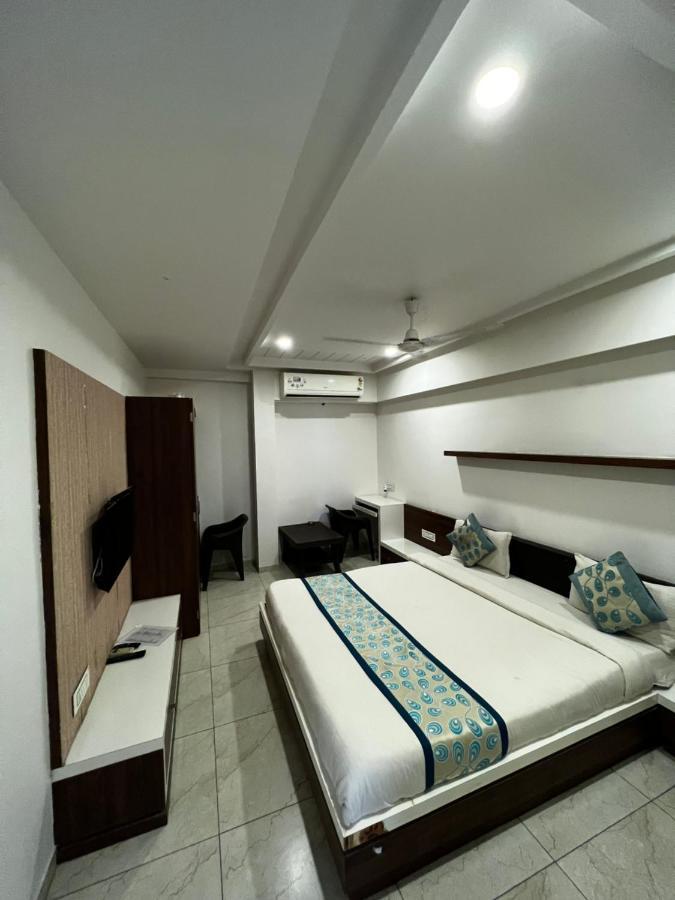 Hotel Savera Inn Morbi Екстериор снимка