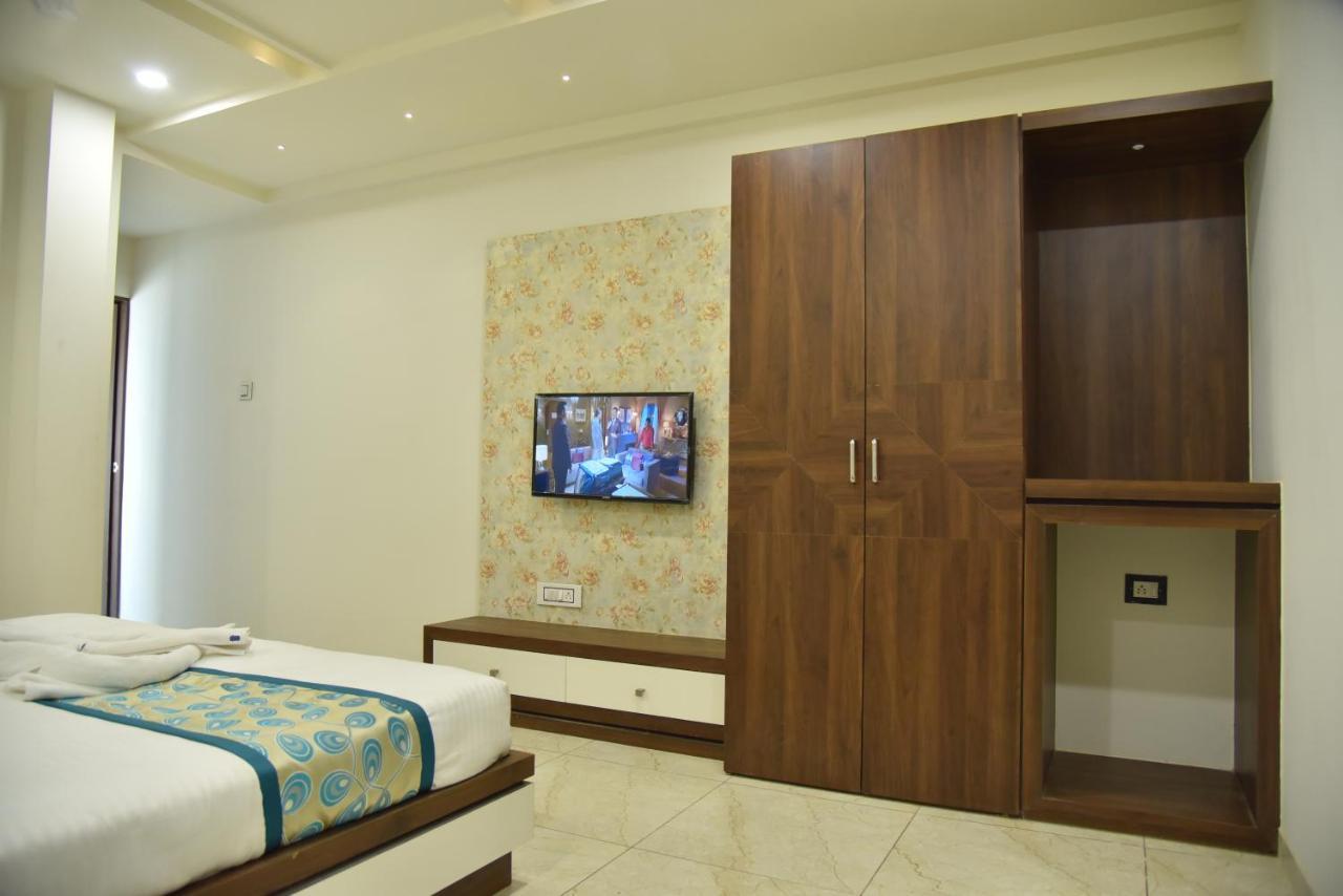 Hotel Savera Inn Morbi Екстериор снимка