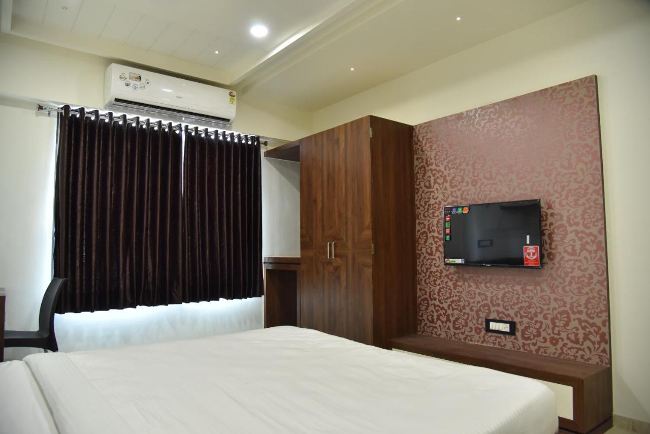 Hotel Savera Inn Morbi Екстериор снимка