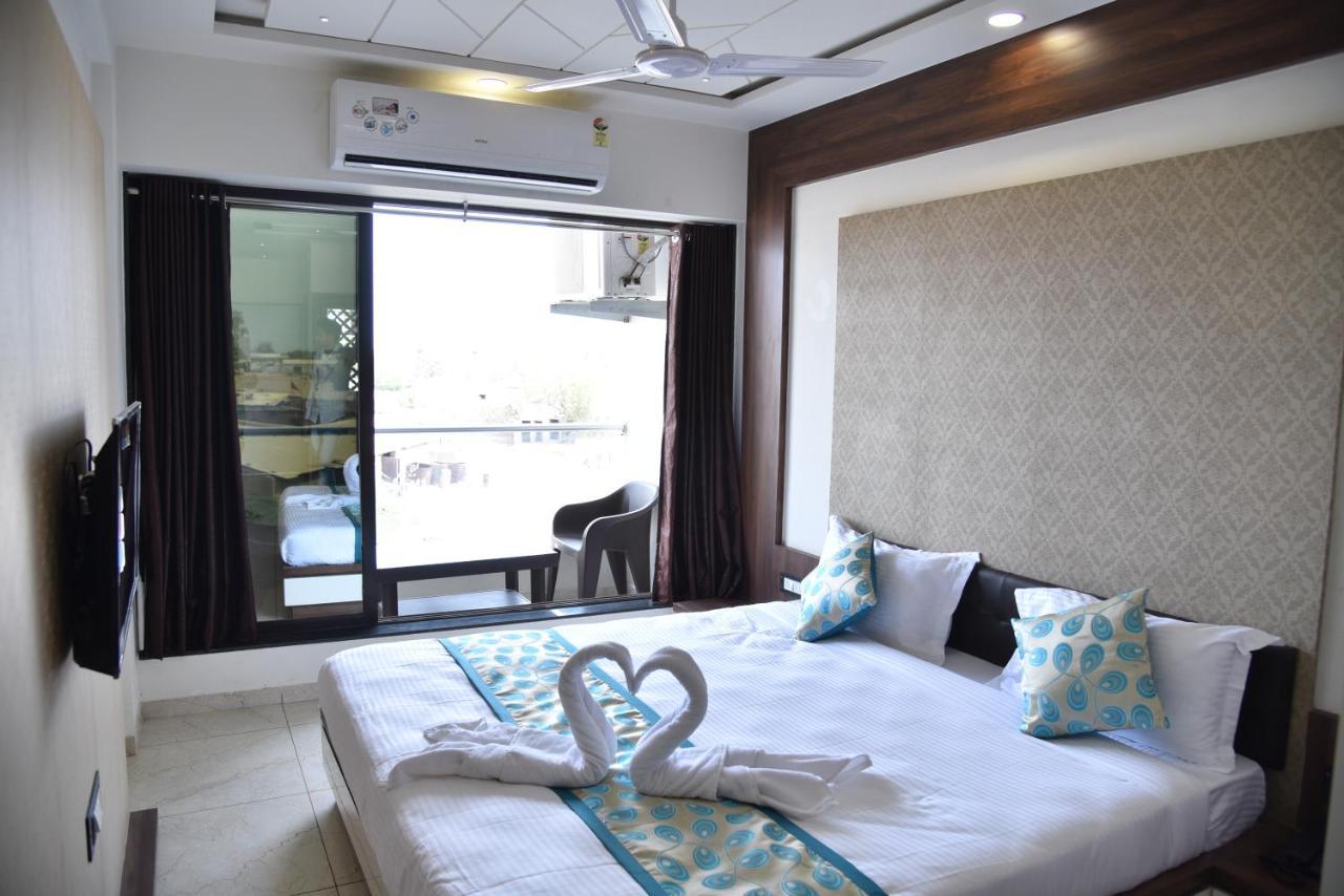Hotel Savera Inn Morbi Екстериор снимка