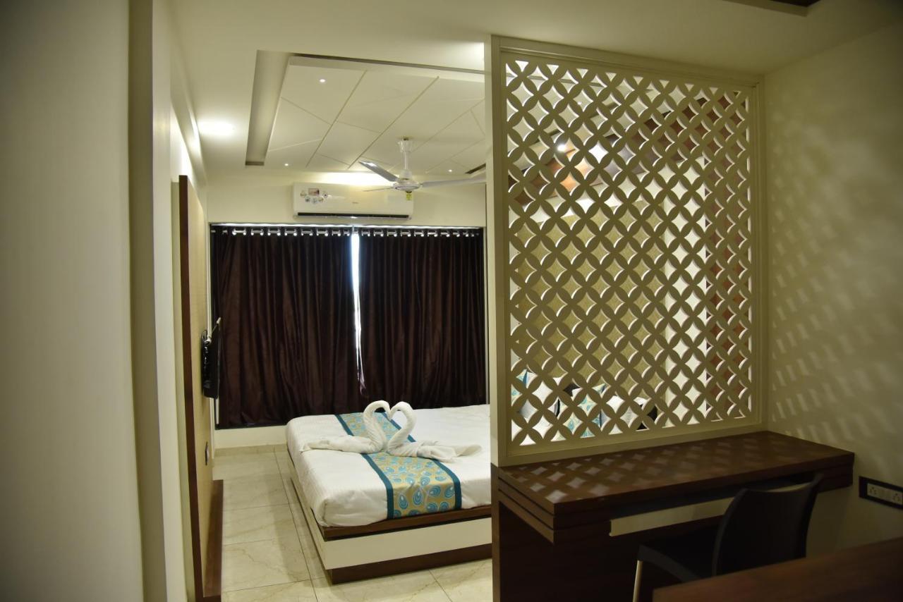 Hotel Savera Inn Morbi Екстериор снимка