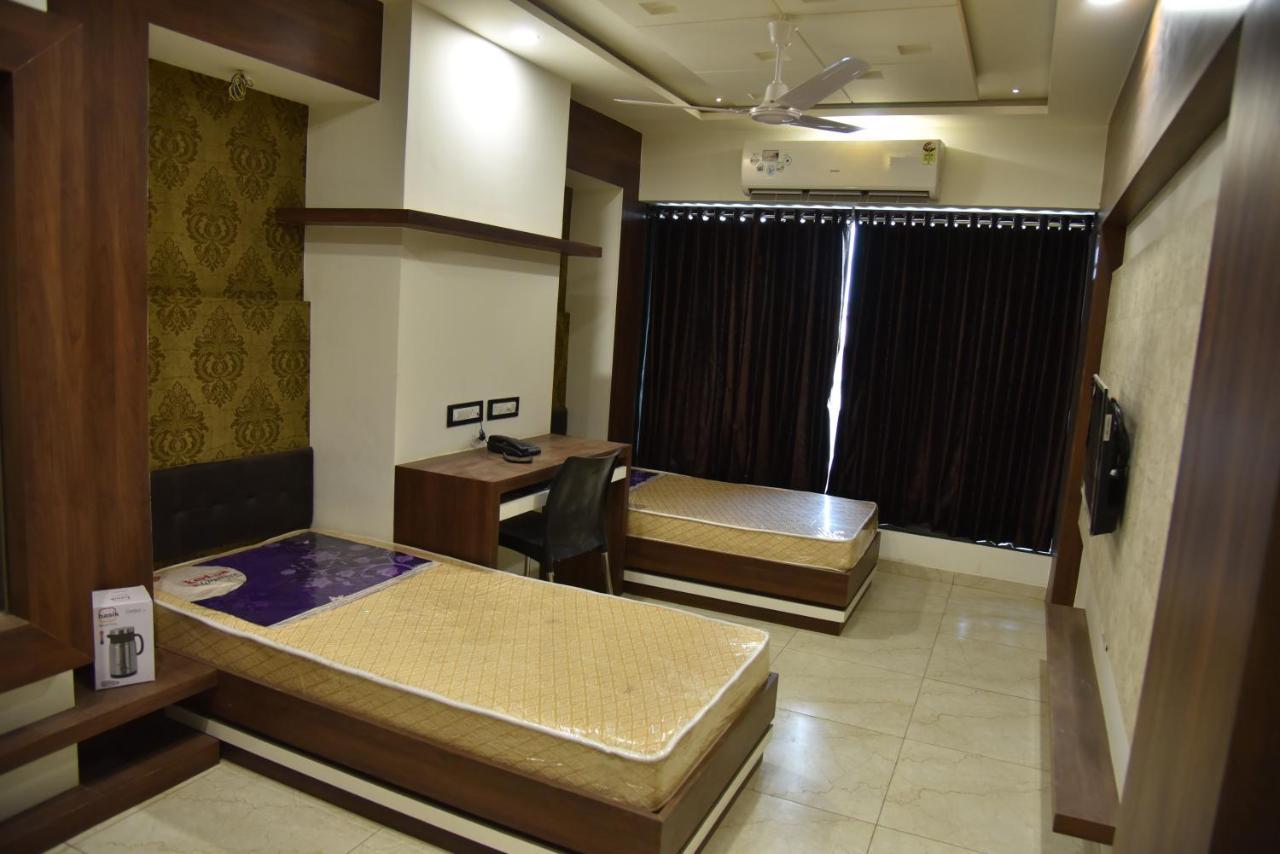 Hotel Savera Inn Morbi Екстериор снимка