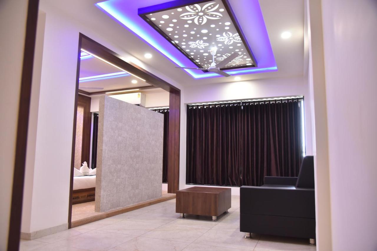 Hotel Savera Inn Morbi Екстериор снимка
